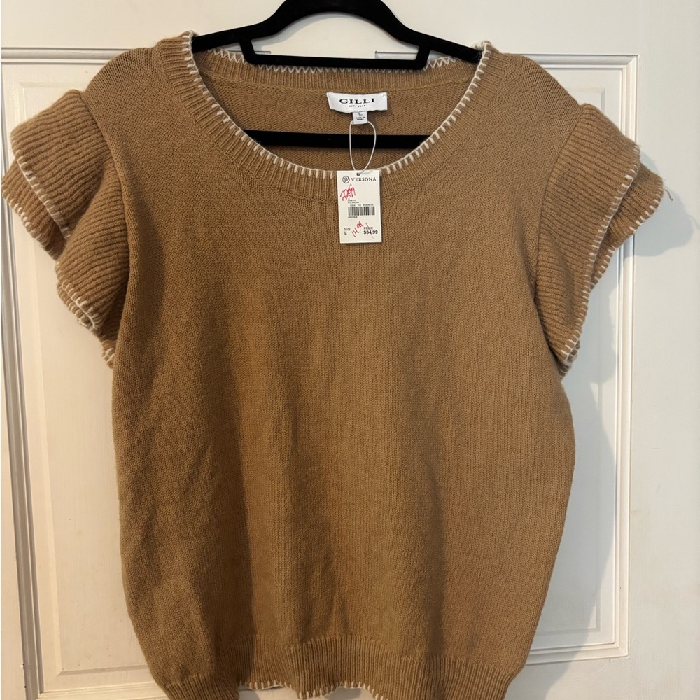 NWT, GILLI V-Neck Short Sleeve Sweater in Brown with White Stitching